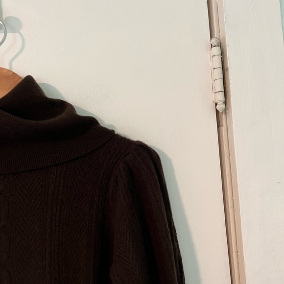 Alice + Olivia Brown Cable Knit Puff Sleeve Cashmere Turtleneck Sweater - Picture 5 of 9